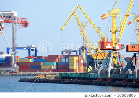 Port warehouse with cargoes and containers 16609800