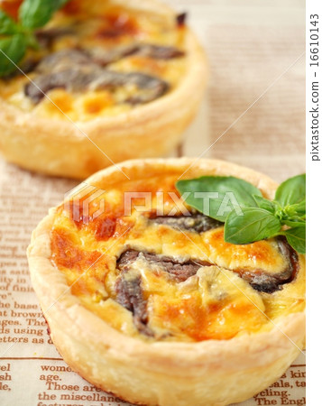 Anchovy's quiche (vertical position) Anchovy's quiche (vertical position) 16610143