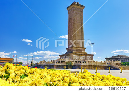 Monument People's Heroes on Tian'anmen Square  16610527