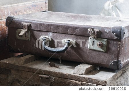 Old suitcases Old suitcases 16610918