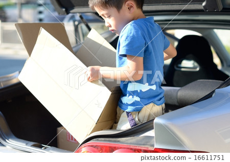 A child 16611751