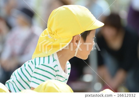 A child A child 16612032