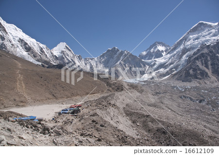 Refuge in the mountains 16612109