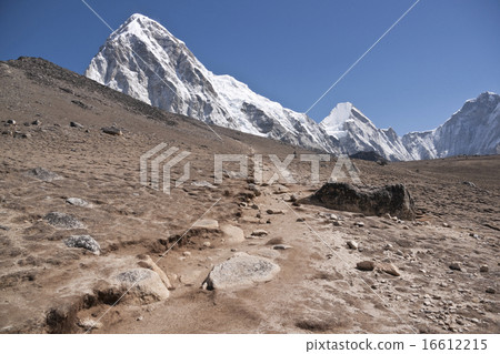 Path in the Himalayas 16612215
