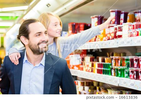 Family buying dessert in hypermarket Family buying dessert in hypermarket 16613836
