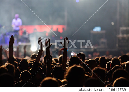 Crowd at concert 16614789