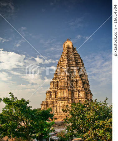 Virupaksha temple in hampi india 16614904