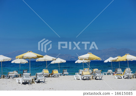 Chairs and umbrellas on a beautiful sandy beach Chairs and umbrellas on a beautiful sandy beach 16615085