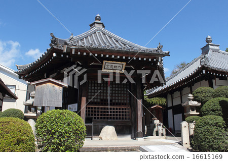 Kyoto Rokuzo wandering around Oyado-ji 16615169