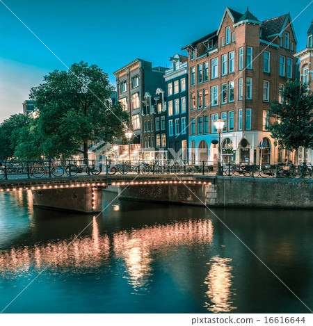 Night Amsterdam canal with dutch houses Night Amsterdam canal with dutch houses 16616644