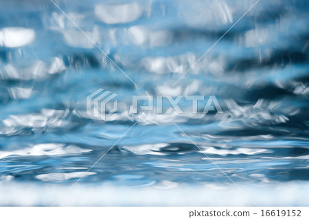 blurred Rain on water 16619152