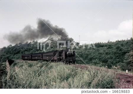 昭和44 c 500蒸汽機車在Koumi線上拉客運列車 16619883