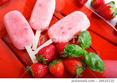 Homemade ice cream pops with fresh berries. 16620130