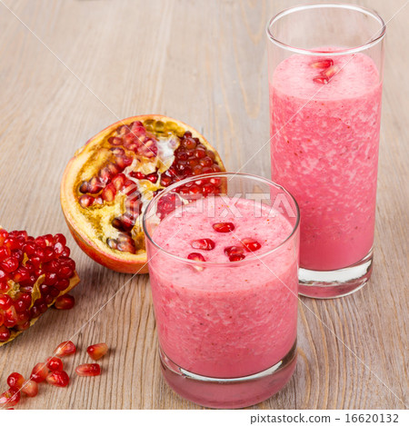 Strawberry and pomegranate healthy smoothie Strawberry and pomegranate healthy smoothie 16620132