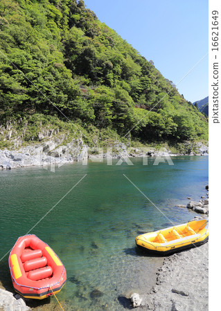 Tokushima prefecture Miyoshi shi Yoshinogawa "Oboke" sightseeing rubber boat Tokushima prefecture Miyoshi shi Yoshinogawa "Oboke" sightseeing rubber boat 16621649