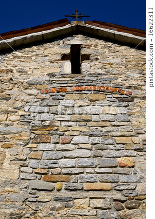rose window  italy  lombardy     in  the a  16622311