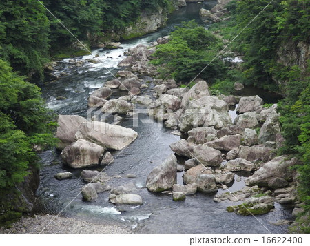 這是自然的季節性變化和鬼怒川峽谷的壯麗景色必看。 16622400
