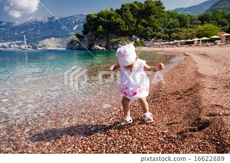 Little girl first time on the beach 16622889
