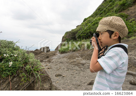 A child to shoot at the beach. A small photographer (Miura Peninsula, Nagahama Coast) 16623864
