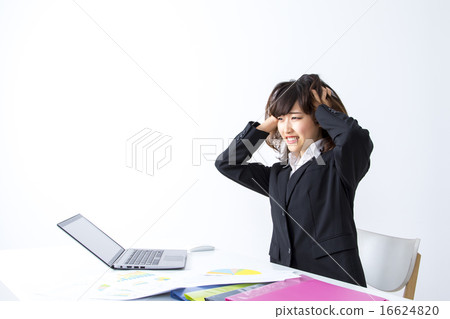 女性辦公室擔心 16624820