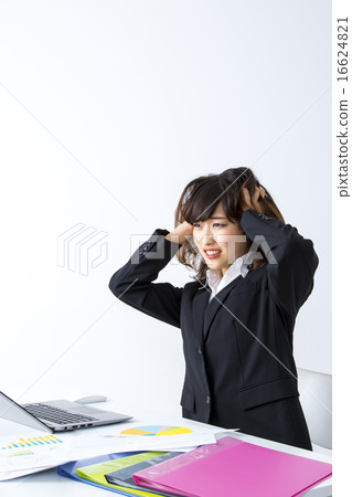 女性辦公室擔心 16624821