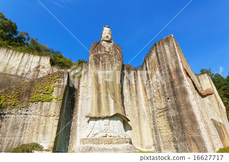 Peace Otani and the blue sky 16627717