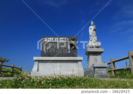 Mother monument of the quay Makoura coast 16628425