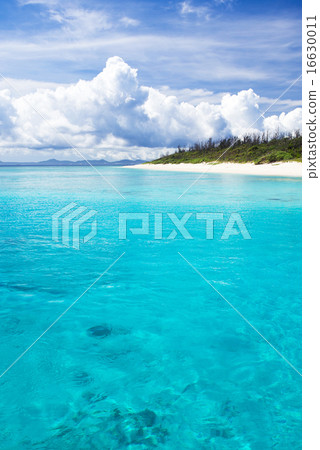 Beach in Okinawa · Water island Beach in Okinawa · Water island 16630011