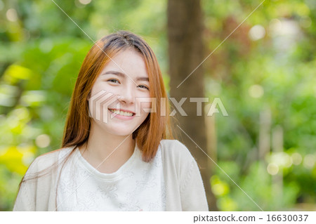 asian woman 16630037