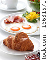 Breakfast croissant bread fried eggs bacon salad jam 16631571