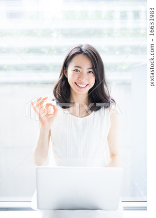 A woman using a computer 16631983