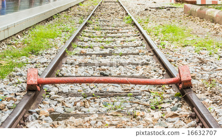 end of track with a train railway 16632707