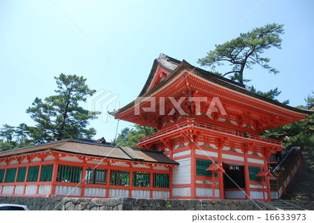 Hinomisaki神社的“Hanmon門”(島根縣出雲市Hidemi Oishi-shi) Hinomisaki神社的“Hanmon門”(島根縣出雲市Hidemi Oishi-shi) 16633973