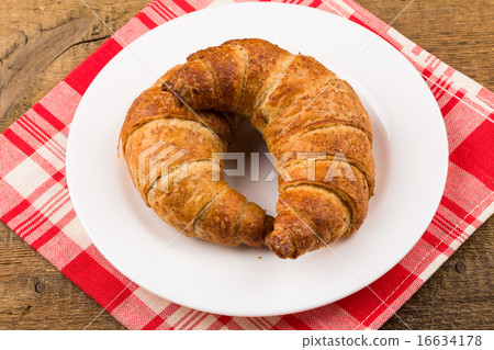 Fresh baked croissants Fresh baked croissants 16634178