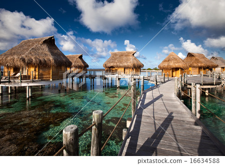 small houses on water in the ocean 16634588