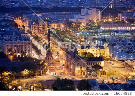 Night in the City of Barcelona Night in the City of Barcelona 16634858