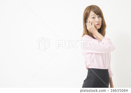 Business women who makes a phone call by cell phone 16635084