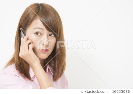 Business women who makes a phone call by cell phone Business women who makes a phone call by cell phone 16635086