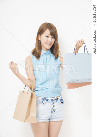 A woman with a shopping bag 16635254