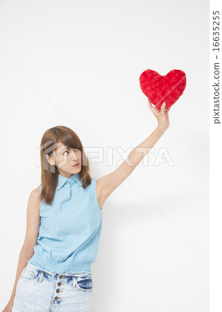 Woman with heart 16635255