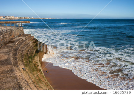 Embankment by the Atlantic Ocean 16635789