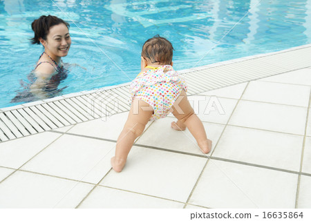Smiling mothers baby hihai 16635864