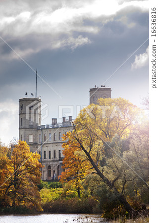 Saint-Petersburg. Gatchina. Autumn in palace park 16636816