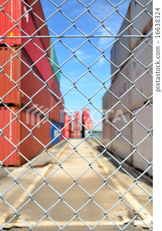 圍繞容器圍場的鐵絲網籬芭 16638324