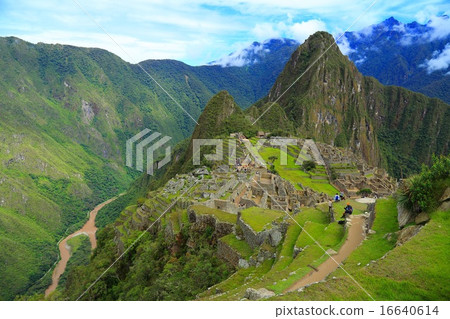 Machu Picchu and the Urubamba River Machu Picchu and the Urubamba River 16640614