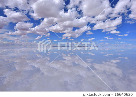 Sky and clouds appearing on Uyuni salt lake 16640620