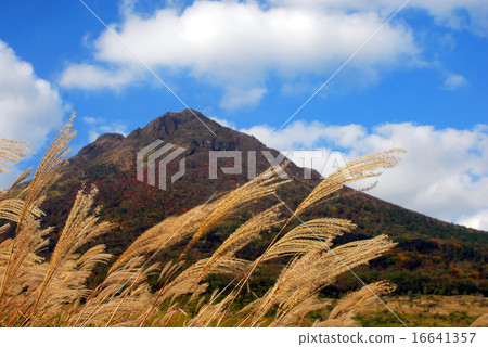 Mt. Yufetake shaking the mountains Mt. Yufetake shaking the mountains 16641357