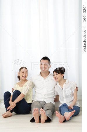 3 young people 16643204