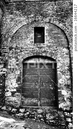 Wooden door in Tuscany, Italy in black and white Wooden door in Tuscany, Italy in black and white 16644217