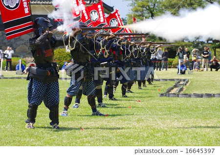 信州國寶松本城老式炮飾風光 信州國寶松本城老式炮飾風光 16645397